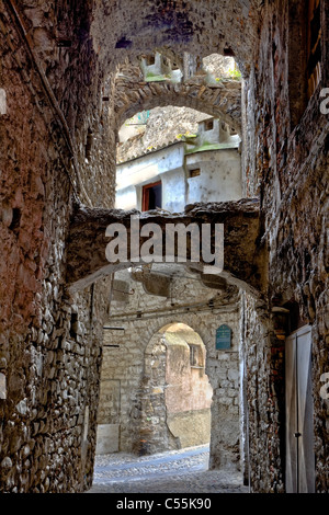 Ville médiévale de Taggia Liguria, Italie, avec de nombreuses rues tortueuses Banque D'Images