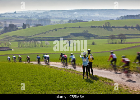 Les Pays-Bas, Gulpen. Les cyclistes qui prennent part à des tourversion Amstel Gold Race 2010. Banque D'Images