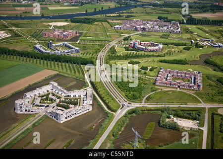 Les Pays-Bas, près de Den Bosch, immeubles d'habitation moderne appelé Haverleij châteaux. Vue aérienne. Banque D'Images