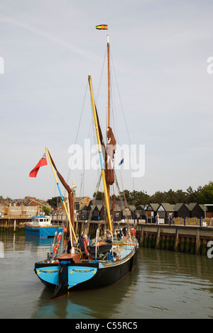 À Thames barge Greta dans le port de Whitstable, Kent, Angleterre. Banque D'Images