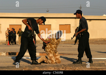 Entraînement avec l'élite de l'unité d'appui de la police irakienne et de la Police militaire, à Bassora, au sud de l'Iraq, le Moyen-Orient Banque D'Images