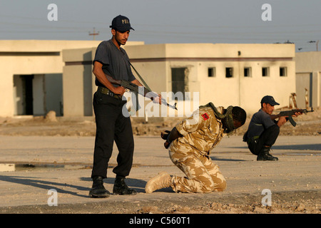 Entraînement avec l'élite de l'unité d'appui de la police irakienne et de la Police militaire, à Bassora, au sud de l'Iraq, le Moyen-Orient Banque D'Images