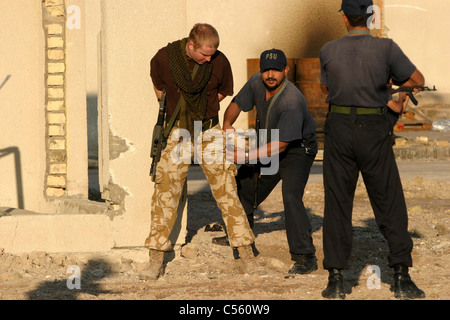 Entraînement avec l'élite de l'unité d'appui de la police irakienne et de la Police militaire, à Bassora, au sud de l'Iraq, le Moyen-Orient Banque D'Images