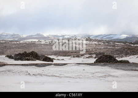 Dartmoor dans la neige près de Saddle Tor, Devon, Angleterre, Royaume-Uni Banque D'Images