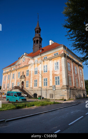 L'ancien hôtel de ville de Narva - le seul bâtiment resté à partir de la vieille ville de Narva Banque D'Images