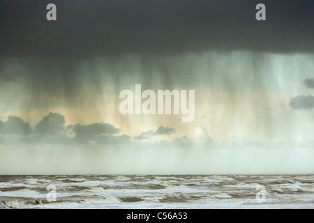 Les Pays-Bas, IJmuiden, Tempête sur la mer du Nord. Banque D'Images