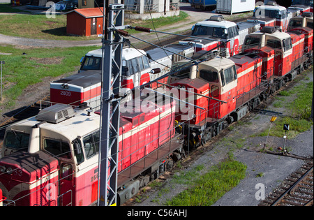 Vieilles locomotives électriques diesel finlandais à railroad depot , Finlande Banque D'Images