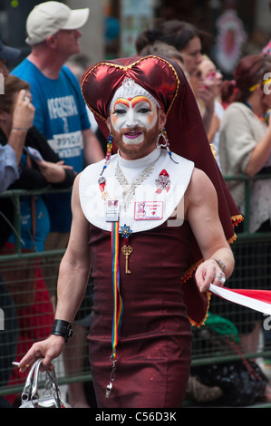 Personnages colorés à l'Londres Gay Pride Parade 2011. UK Banque D'Images