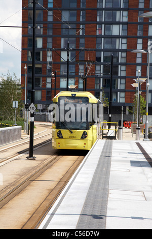 La station de tramway Metrolink dans MediaCityUK Salford Quays Manchester UK Banque D'Images