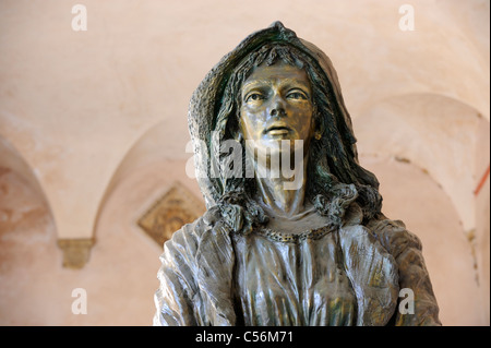 Statue de la Vierge Marie dans la cathédrale de Monreale Banque D'Images