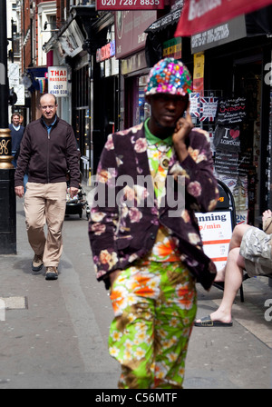 Mode de floraison sur Brewer Street à Soho, Londres. Banque D'Images