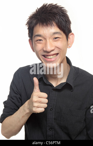 Portrait de la main montrant goodluck sign against white background Banque D'Images