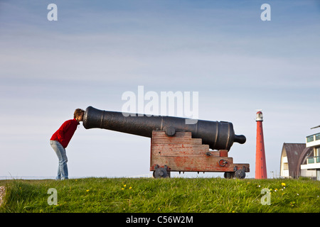 Les Pays-Bas, Den Helder, Phare et Cannon. Banque D'Images