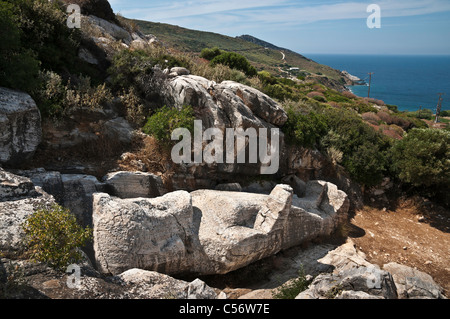 Le Kouros abandonnés à la carrières de marbre ancien à Apollon (Apollonas) Naxos, Grèce Banque D'Images