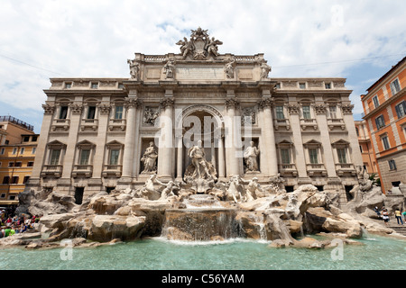 Fontaine de Trevi à Rome historique de l'Italie. Fontaine Baroque le plus important dans la ville et l'une des plus célèbres fontaines dans le monde. Banque D'Images