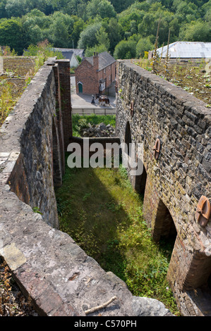 Ancien haut fourneau au bâtiment du Musée Blist Hill, Ironbridge Banque D'Images