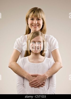 Smiling mother and daughter Banque D'Images