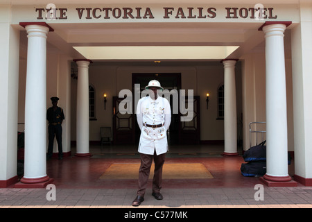 Le concierge du sourire L'hôtel Victoria Falls, Zimbabwe. Banque D'Images