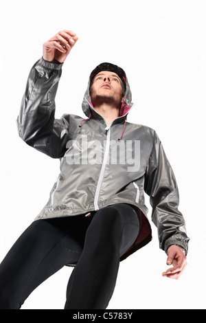 Low angle view of man jogging Banque D'Images