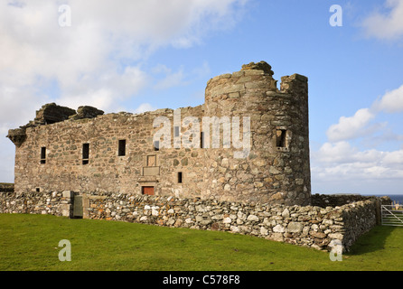 Le, Unst, Shetland, Scotland, UK. Ruines du 16e siècle le château médiéval géré par Historic Scotland Banque D'Images