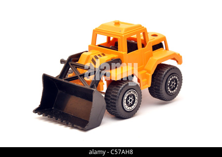 Digger toy jaune sur un fond blanc avec ombre douce Banque D'Images