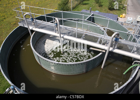 Réservoir des effluents avec séparateur Banque D'Images