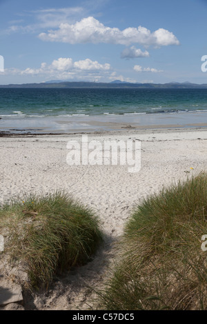 Une petite plage de sable blanc dans la zone de l'Ouest Church Farm des côtes écossaises. Banque D'Images