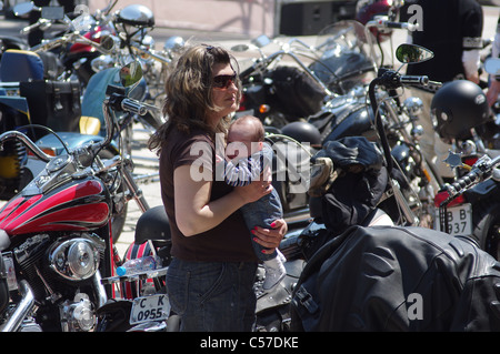 Les propriétaires et les fans de recueillir de découpeur de moto à Gabrovo - Bulgarie dans la quatrième édition de chrome. Banque D'Images