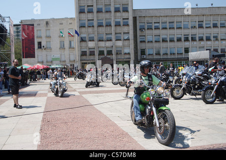 Les propriétaires et les fans de recueillir de découpeur de moto à Gabrovo - Bulgarie dans la quatrième édition de chrome. Banque D'Images