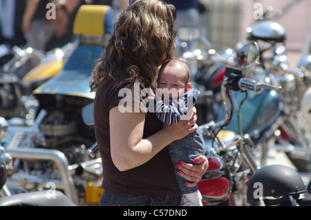 Les propriétaires et les fans de recueillir de découpeur de moto à Gabrovo - Bulgarie dans la quatrième édition de chrome. Banque D'Images