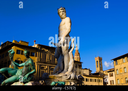 Florence, Italie, Europe, Toscane, ville, ville, maisons, maisons, statue, figure bien Banque D'Images