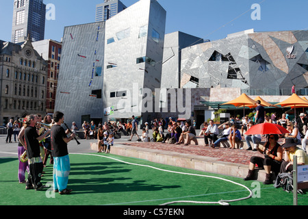 Des musiciens à Federation Square à Melbourne, Australie. Banque D'Images