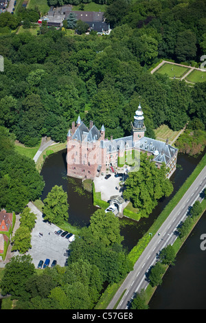 Pays-bas, Breukelen, Château Nyenrode (anciennement appelé Nijenrode) le long de la rivière Vecht. Emplacement de Nyenrode Business University. Vue aérienne. Banque D'Images