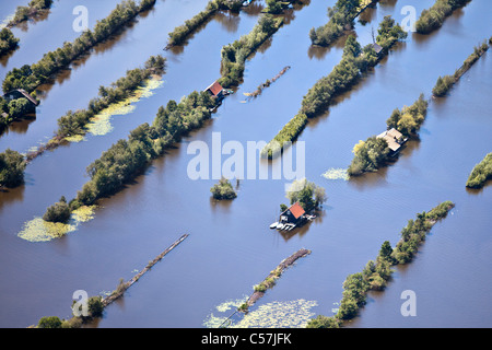 Les Pays-Bas, Breukelen, Dugged hors terre dans les marais. Sports aquatiques. Immobilier maisons de vacances. Vue aérienne. Banque D'Images