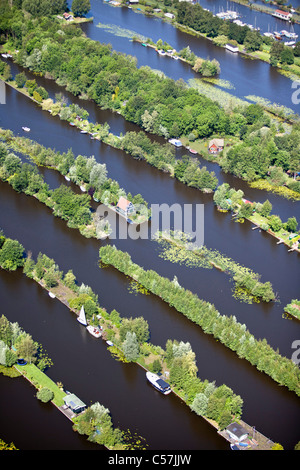 Les Pays-Bas, Breukelen, Dugged hors terre dans les marais. Sports aquatiques. Immobilier maisons de vacances. Vue aérienne. Banque D'Images