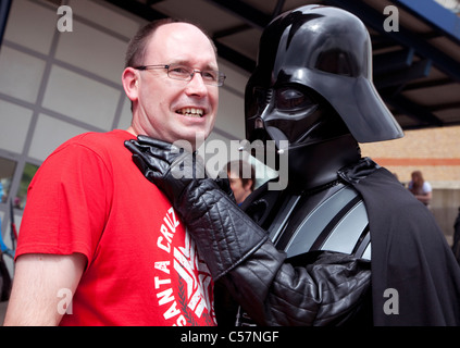 London Film & Comic Con 2011 : Dark Vador personnage avec syndicat Banque D'Images