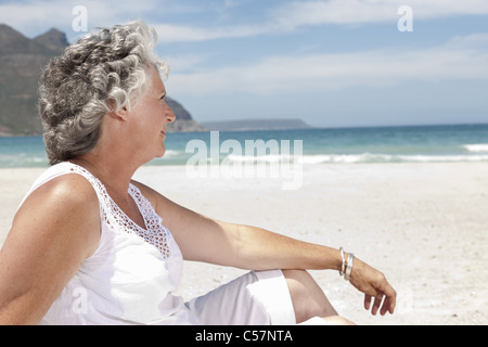 Plus woman relaxing on beach Banque D'Images