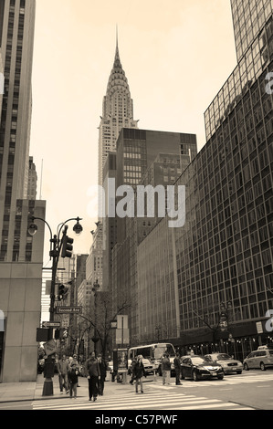 42 Street à Manhattan, New York City avec Chrysler building. Banque D'Images