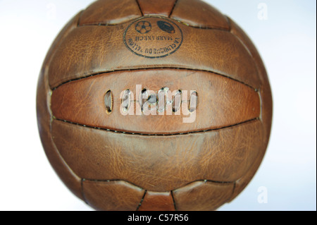 Football en cuir à l'ancienne. Banque D'Images