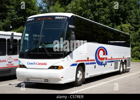 Coach Canada tour bus en stationnement à l'extérieur de Niagara-on-the-lake ontario canada Banque D'Images