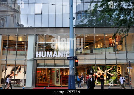 Boutique Humanic dans rue commerçante Mariahilfer Strasse, Vienne, Autriche, Europe, juin 2011 Banque D'Images