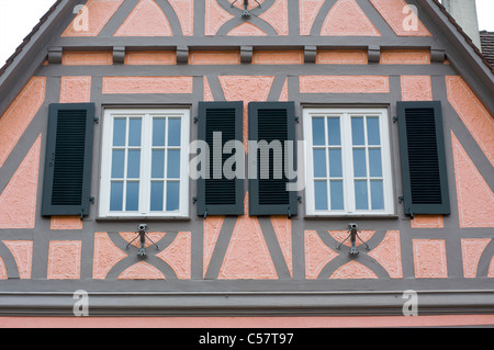 Détail d'une maison ancienne avec ses colombages fachwerk ou dans la ville de Haslach, Schwarzwald, Baden-Wurttemberg, Allemagne Banque D'Images