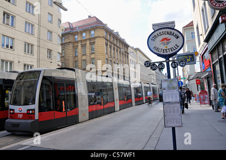 Le tramway dans les rues de Vienne, Autriche, Europe, juin 2011 Banque D'Images