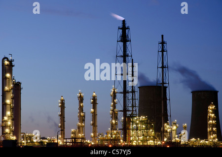 La tombée du soir, humeur, Anhalt, complexe, à l'extérieur, l'éclairage, l'enquête, république fédérale, les affaires, la chimie, l'industrie chimique, Banque D'Images