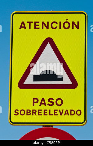 Ralentisseurs route Panneau routier espagnol espagne Banque D'Images