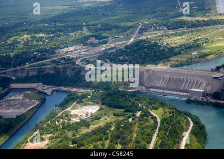 Vue aérienne de la rivière Niagara, les stations de sir Adam Beck et Robert Moses niagara station d'énergie hydroélectrique lewiston Banque D'Images