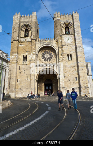 Façade de la cathédrale - Lisbonne, Portugal Banque D'Images