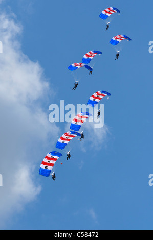 WADDINGTON, England, UK - 2 juillet : l'Équipe de parachutistes des faucons de la RAF à Waddington le 2 juillet 2011 à Waddington, England, UK. Banque D'Images