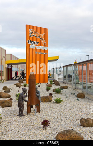 L'Australie Tiger Airlines signe et l'Aérodrome de Melbourne Avalon Statue. Banque D'Images