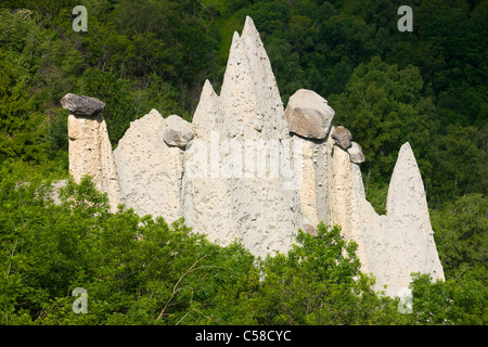 La terre, of Euseigne pyramides, Suisse, Europe, canton du Valais, la réserve naturelle du Val d'Hérens, monument naturel, pilier de la terre, falaise Banque D'Images